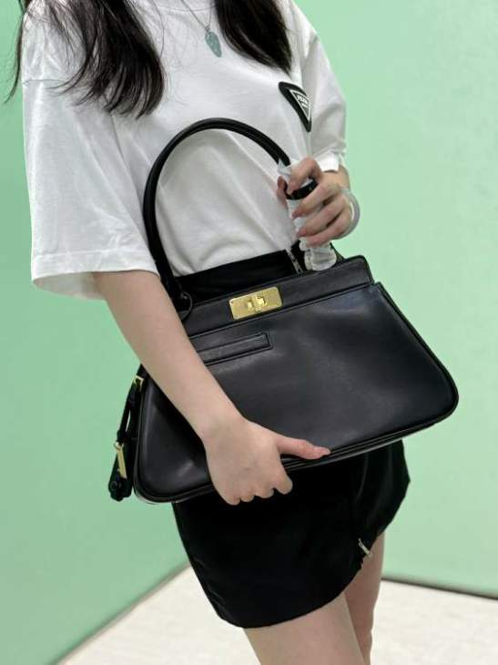 Picture of Prada Handbags _SKUfw197173076fw